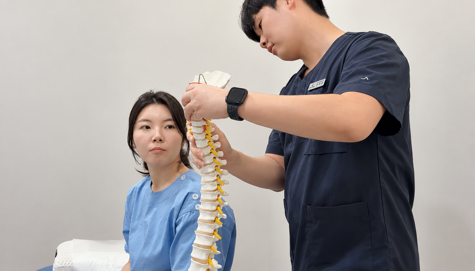 목 어깨 등 움직임을 함께 살펴보는 기능 평가 관련 안내 이미지